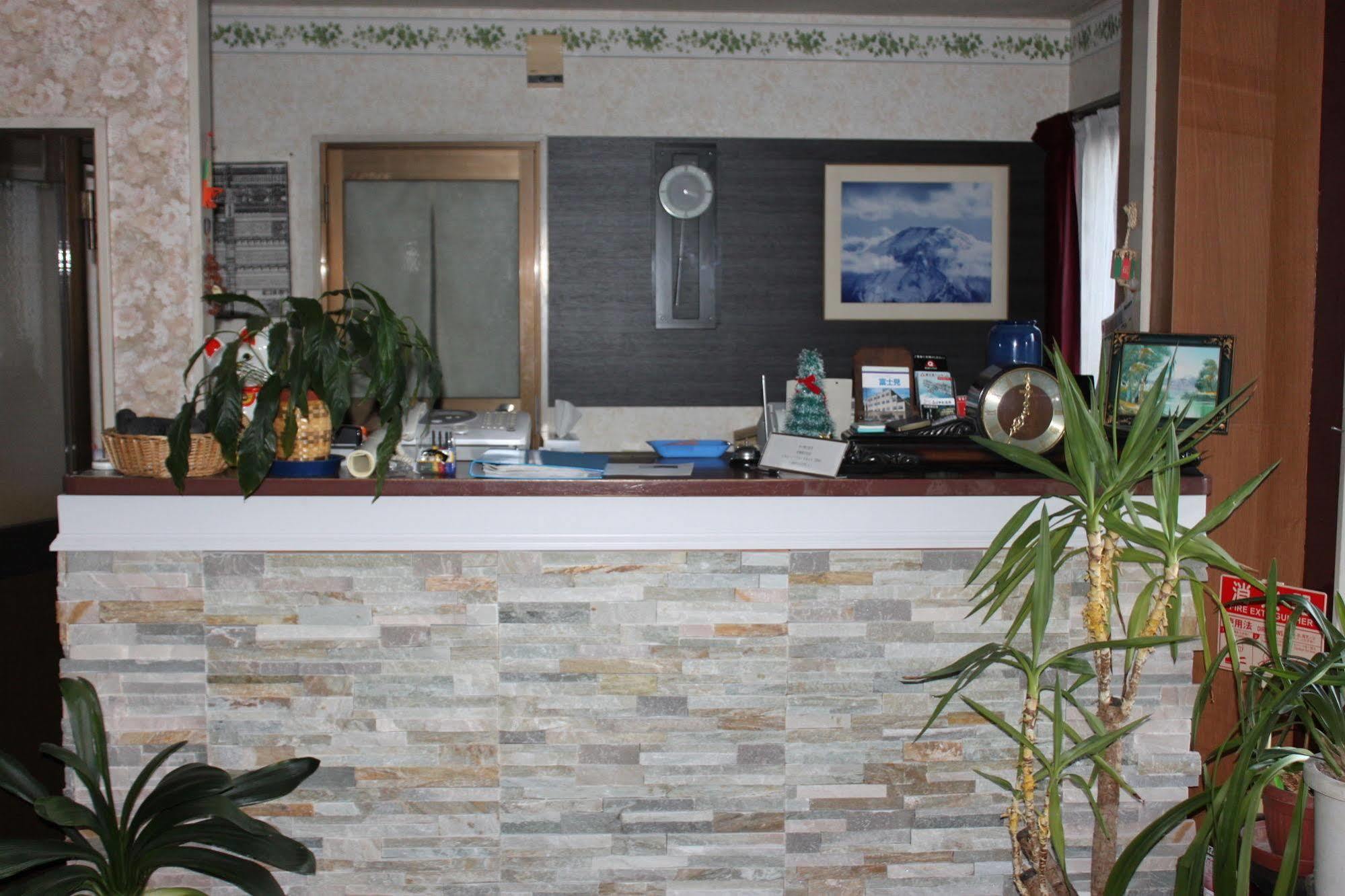 Business Hotel Fujimi Фудзиёсида Экстерьер фото